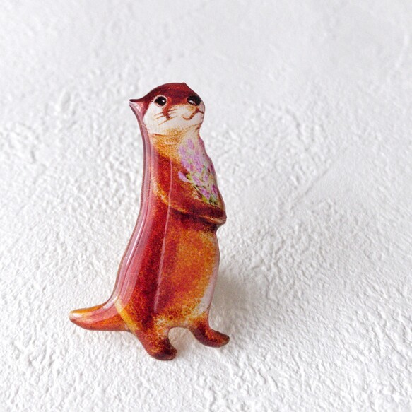 hiish 花摘みカワウソのブローチ